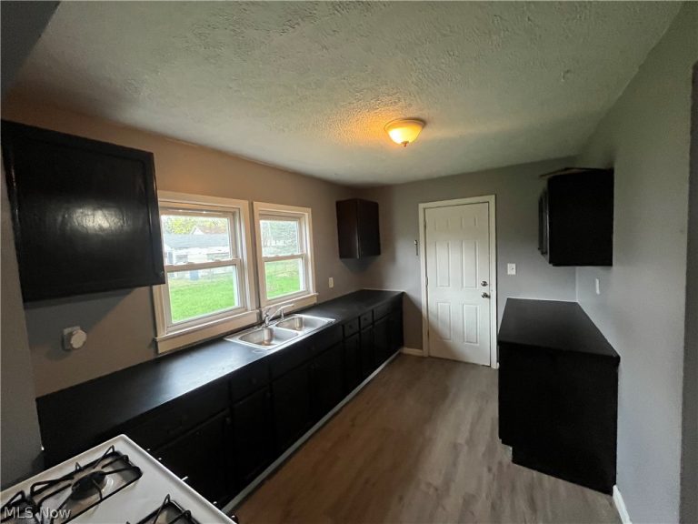 1270 Welsh Avenue, Akron, OH - Photo 8