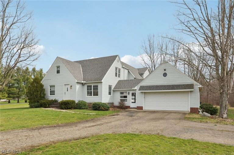 9877 Cutts Road, Chardon, OH - Photo 2