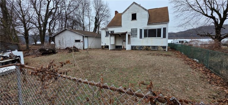 1011 Grant Street, Newell, WV - Photo 5