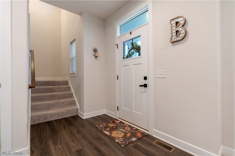 3349 Stoneleigh Road, Canton, OH - Photo 3