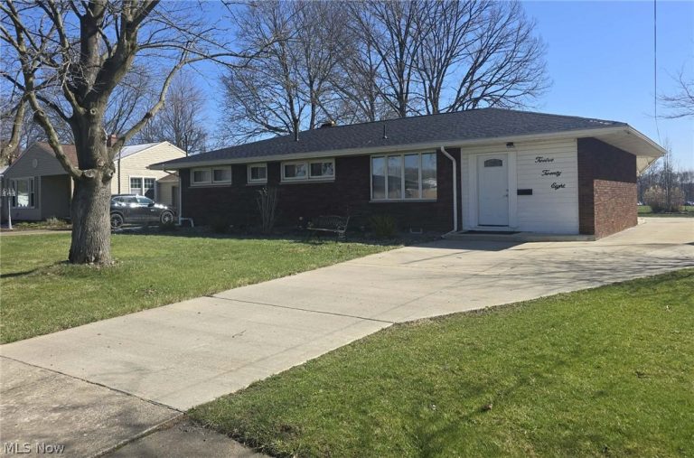 1228 Sarkies Drive, Warren, OH - Photo 2