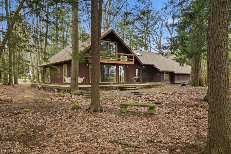 4706 Diane Drive, Ashtabula, OH - Photo 2
