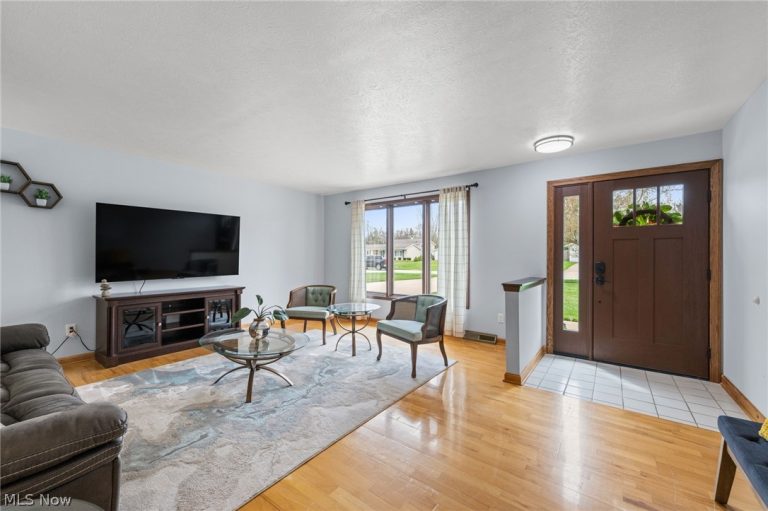 20768 White Bark Drive, Strongsville, OH - Photo 4