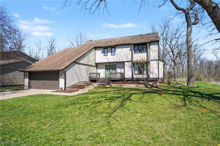 601 Treeside Drive, Stow, OH - Photo 2