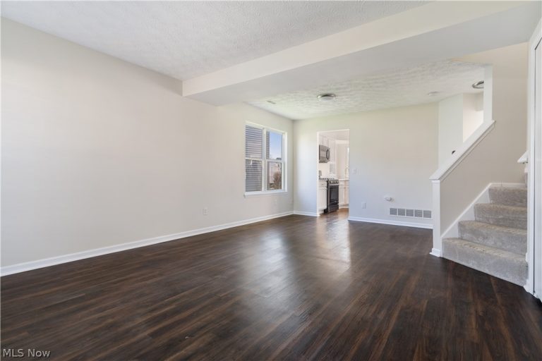 2165 Stonehenge Circle, Akron, OH - Photo 3