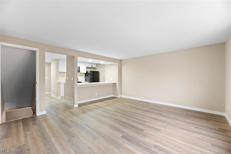 218 Regina Drive, Bedford, OH - Photo 5