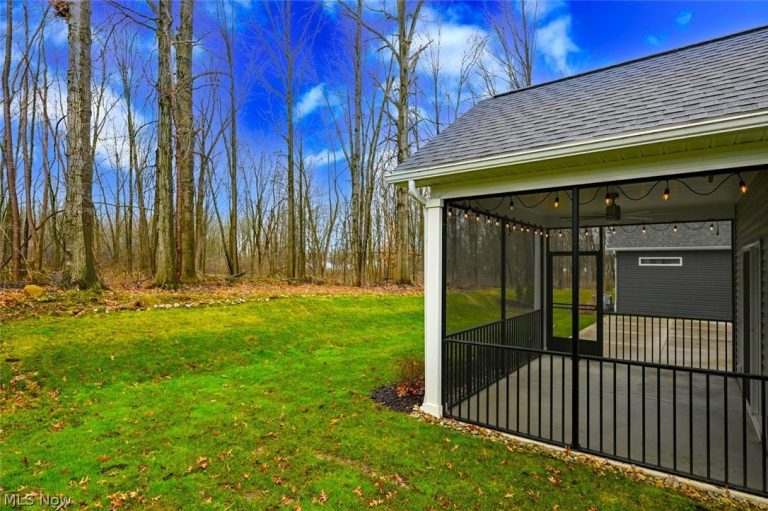 2080 Hawthorn Court, Green, OH - Photo 4