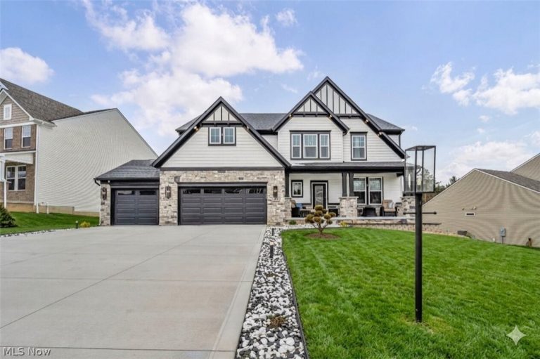 2818 Weeping Pine Drive, Medina, OH - Photo 2