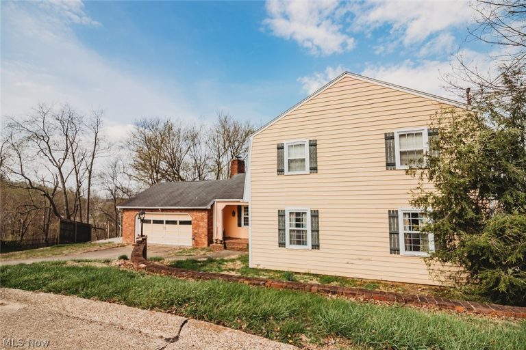 32 Ashwood Place, Vienna, WV, 26105