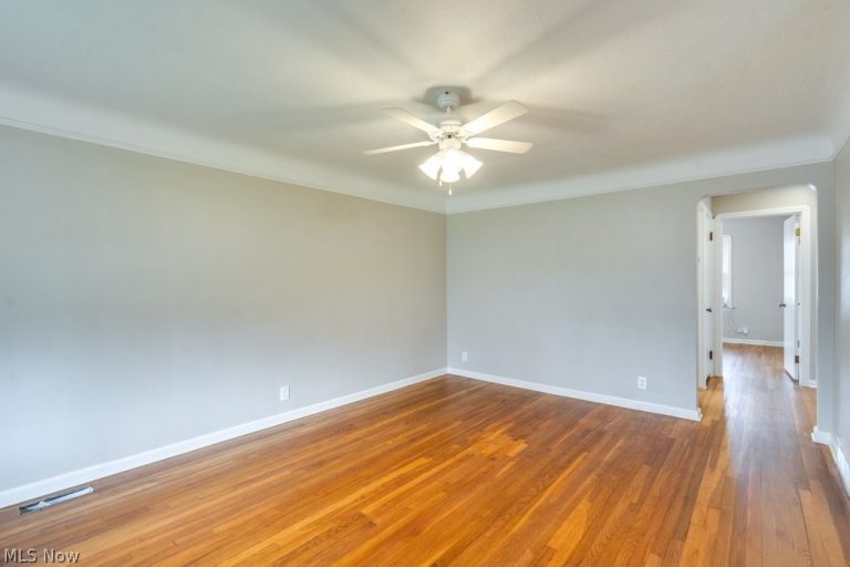 8208 Wainstead Drive, Parma, OH - Photo 6