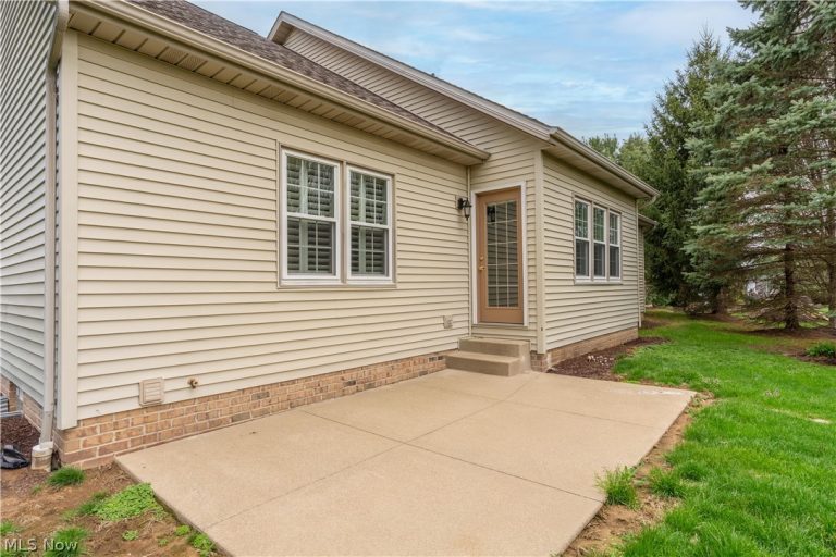 4456 Red Panda Circle, Massillon, OH - Photo 3