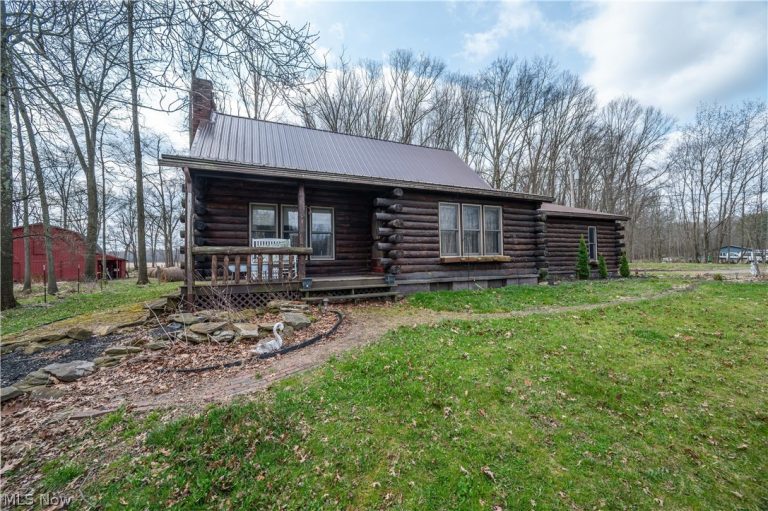 17917 Ellsworth Road, Lake Milton, OH - Photo 2