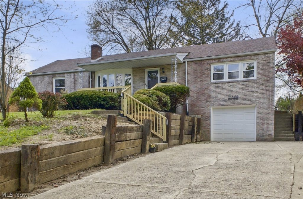 3232 Bears Den Road, Youngstown, OH