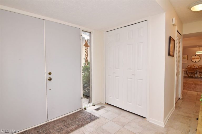 570-21 Russet Woods Lane, Aurora, OH - Photo 4
