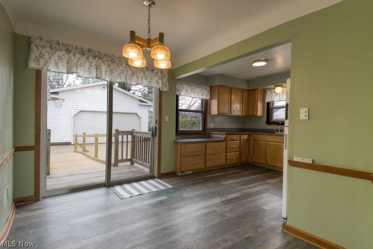 5372 Huron Road, Lyndhurst, OH - Photo 6