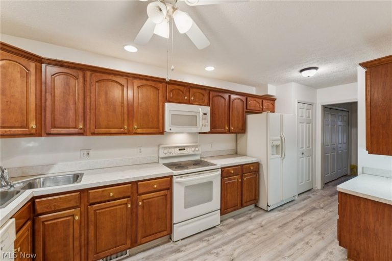 4204 Castle Ridge, Copley, OH - Photo 8