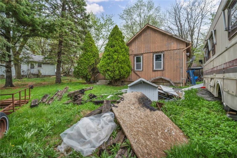 215 Tuscarawas Street, Elyria, OH - Photo 4