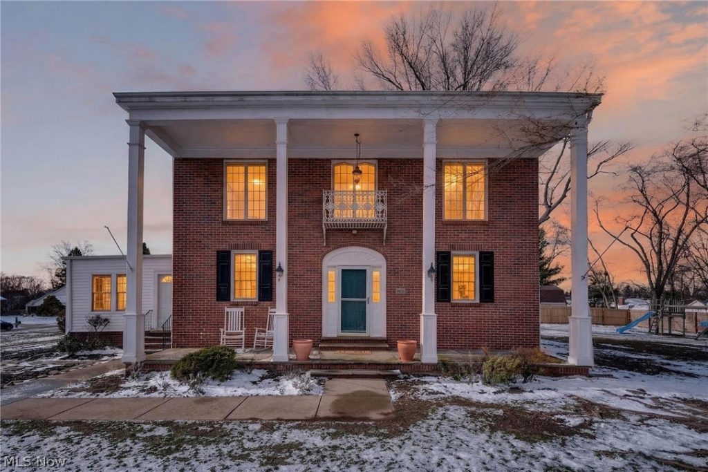 9461 Whalers Cove, Mentor, OH