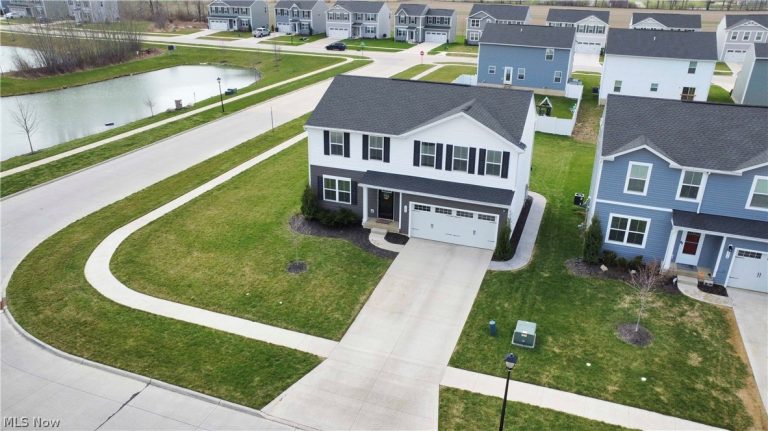 180 Wild Flower Drive, Elyria, OH - Photo 3