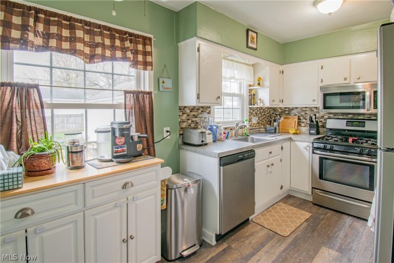 2447 24th Street, Cuyahoga Falls, OH - Photo 5