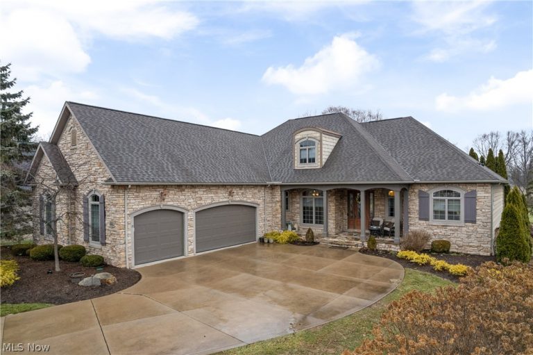 2229 Park Drive, Uniontown, OH - Photo 2
