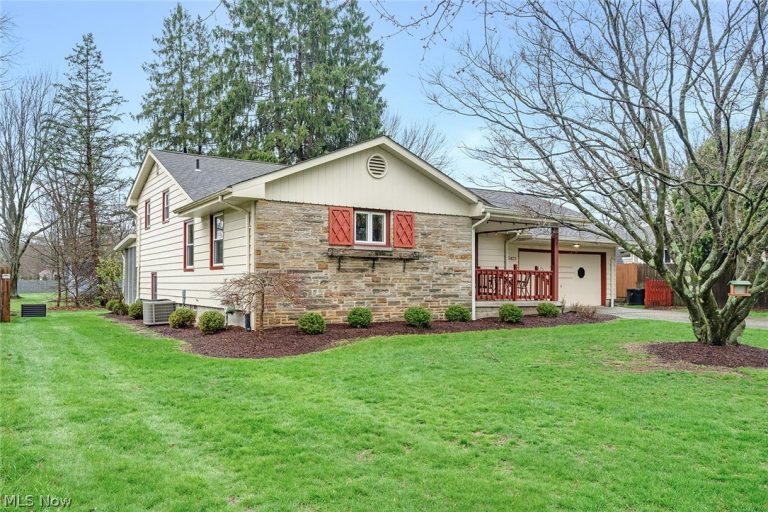 3423 Tall Oaks Lane, Austintown, OH - Photo 4