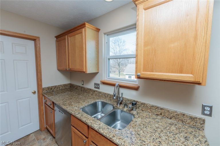 819 Savannah Trail, Medina, OH - Photo 8