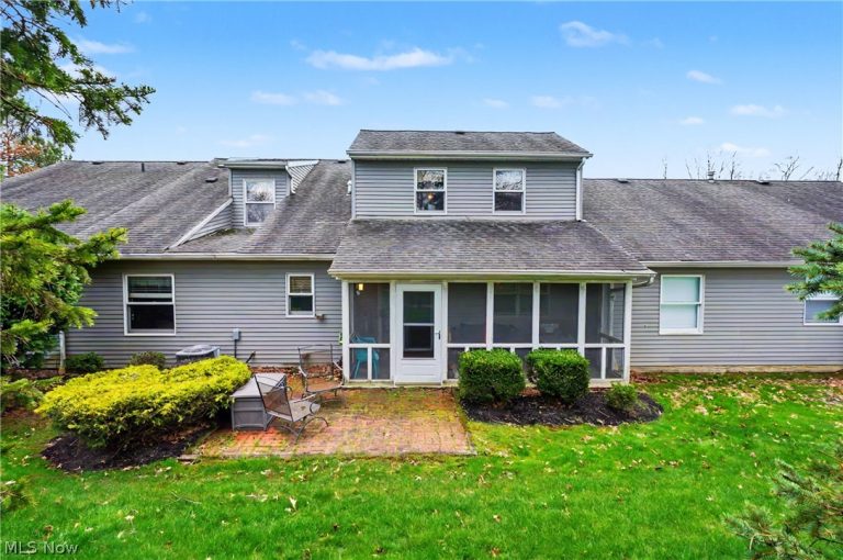 9809 Brookline Oval, Strongsville, OH - Photo 4