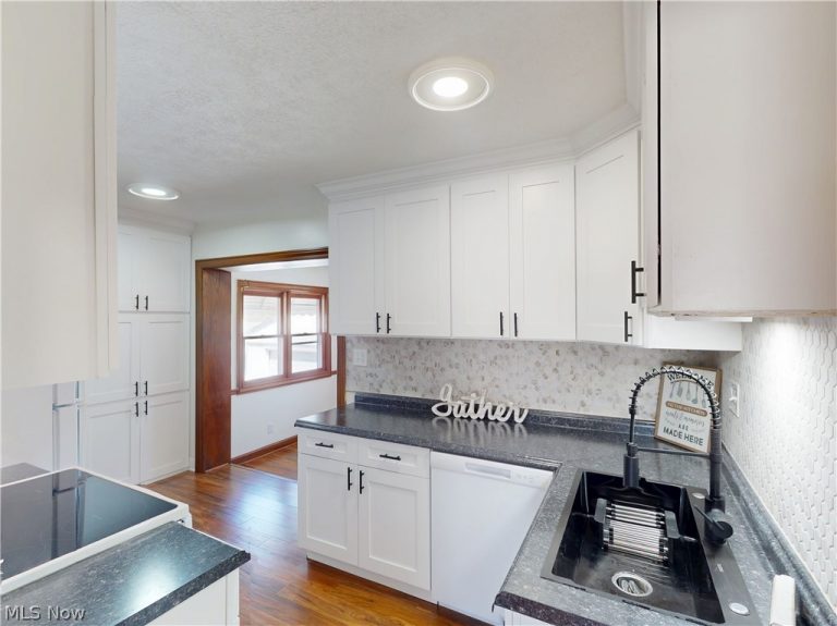 133 Woolf Avenue, Akron, OH - Photo 8