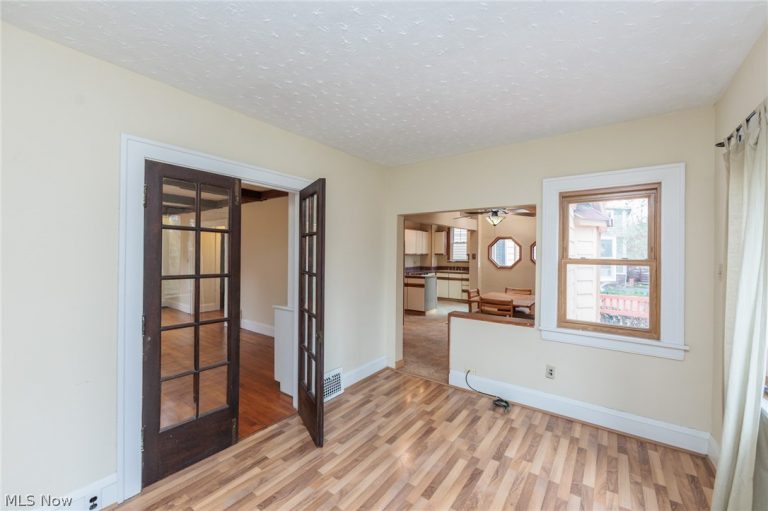 1550 Rydalmount Road, Cleveland Heights, OH - Photo 8