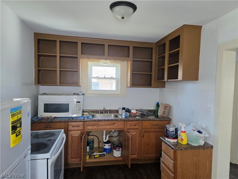 319 17th Street, Elyria, OH - Photo 5