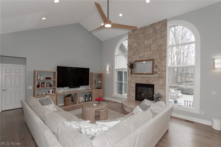 11565 Robin Wood Lane, Chagrin Falls, OH - Photo 2