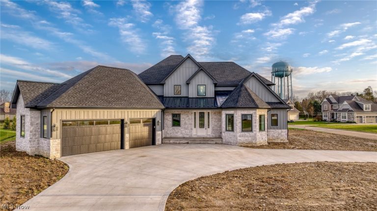 405 Club Drive, Aurora, OH - Photo 3
