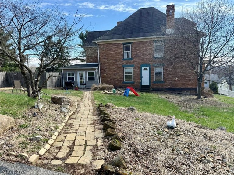 305 Gardendale Street, East Liverpool, OH - Photo 3