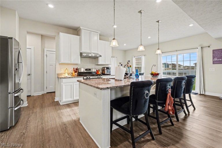 3268 Stoneleigh Road, Canton, OH - Photo 8