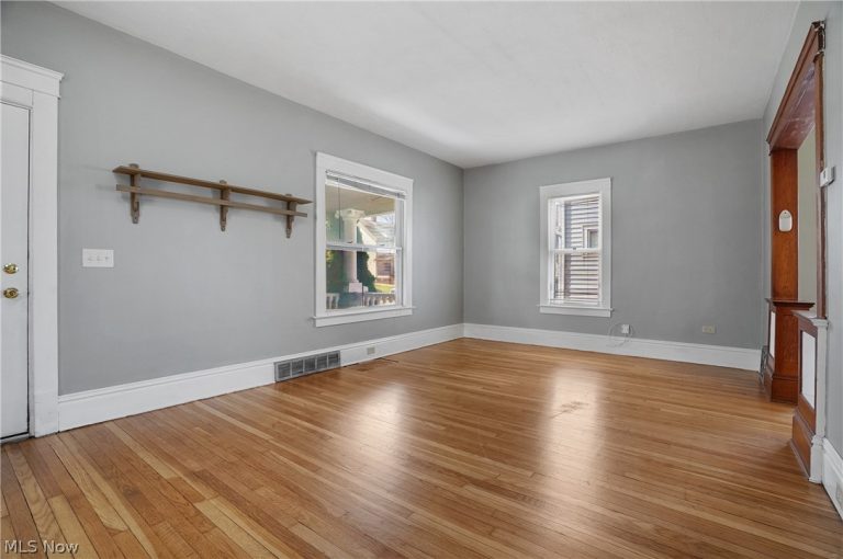 8805 Jeffries Avenue, Cleveland, OH - Photo 6