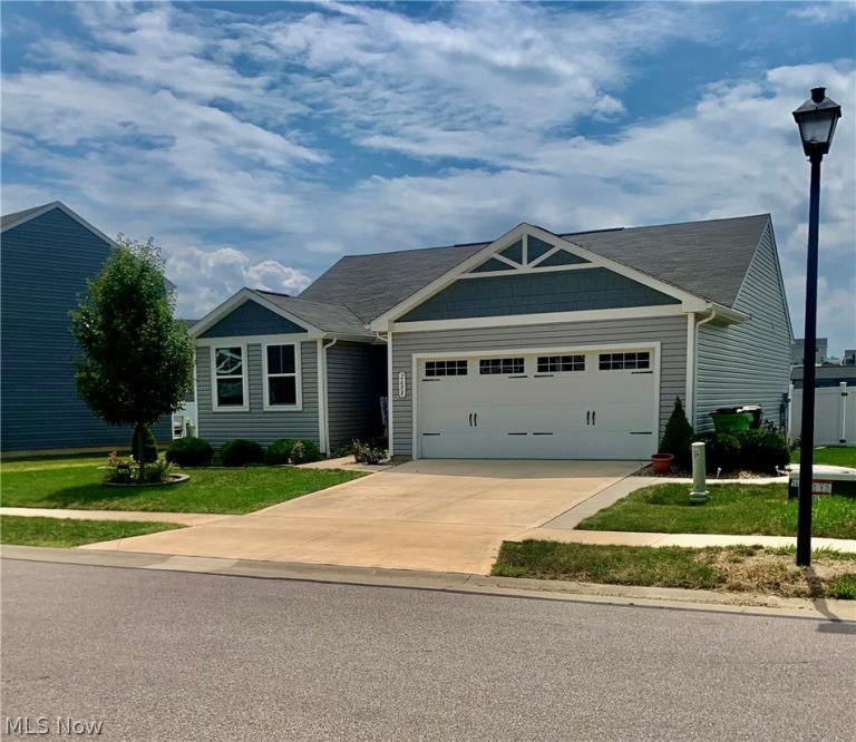 2608 Bishop Oval, Barberton, OH, 44203