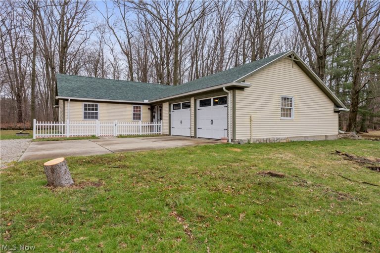 11923 Green Road, Wakeman, OH - Photo 2