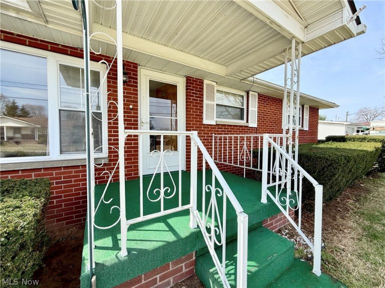 282 Meadowlark Drive, Williamstown, WV - Photo 2