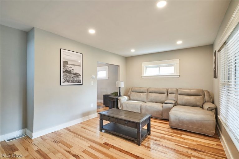 2111 Wascana Avenue, Lakewood, OH - Photo 5