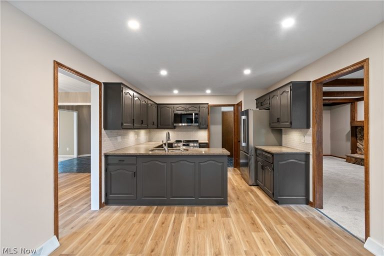 9466 Beryl Street, Massillon, OH - Photo 8