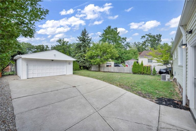 24000 Knickerbocker Road, Bay Village, OH - Photo 3