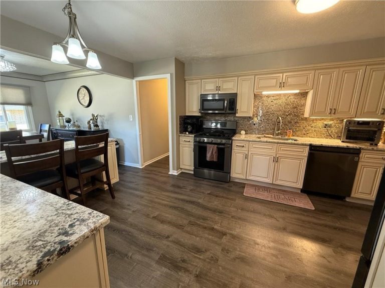 5981 Northview Drive, Seven Hills, OH - Photo 5