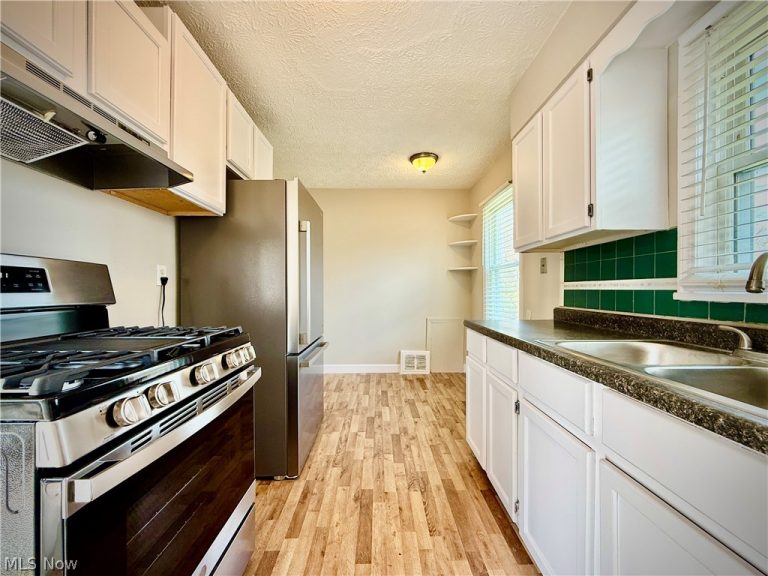 1331 Sunrise Drive, Akron, OH - Photo 5