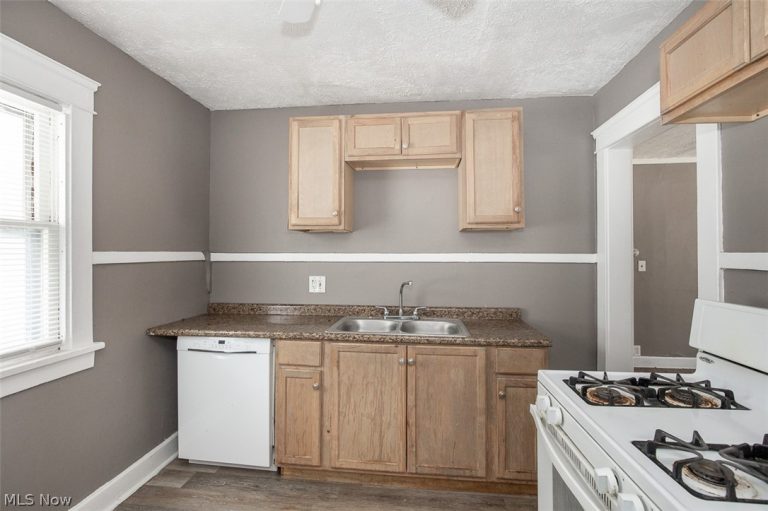 3233 132nd Street, Cleveland, OH - Photo 3