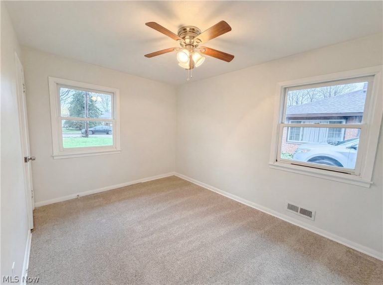 4506 Silverdale Road, North Olmsted, OH - Photo 4