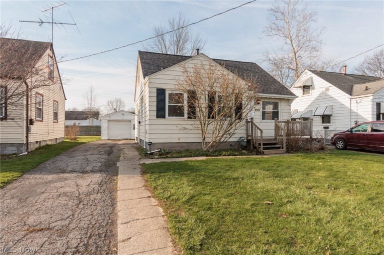 609 Princeton Avenue, Elyria, OH - Photo 2
