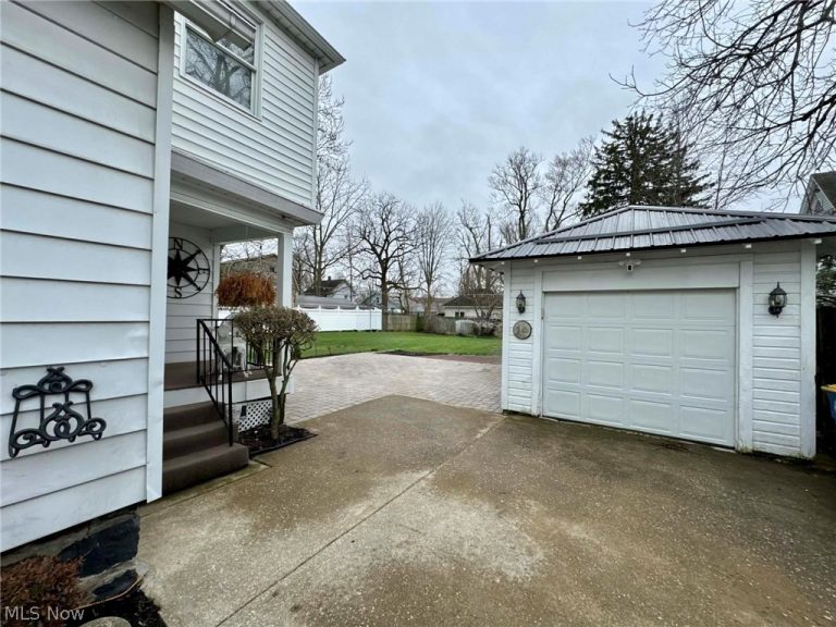 1926 Walnut Boulevard, Ashtabula, OH - Photo 8