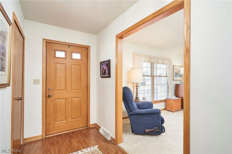 3238 Cherie Cercle, Cuyahoga Falls, OH - Photo 4