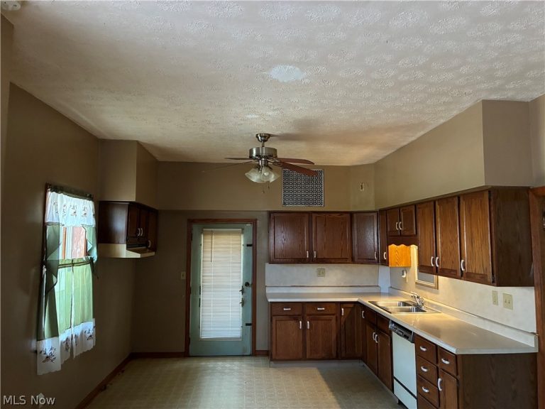 331 Wood Avenue, Niles, OH - Photo 3